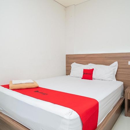 Reddoorz Plus @ Jalan Pemuda Timur Bojonegoro Exterior foto