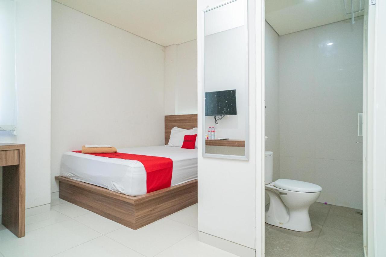 Reddoorz Plus @ Jalan Pemuda Timur Bojonegoro Exterior foto