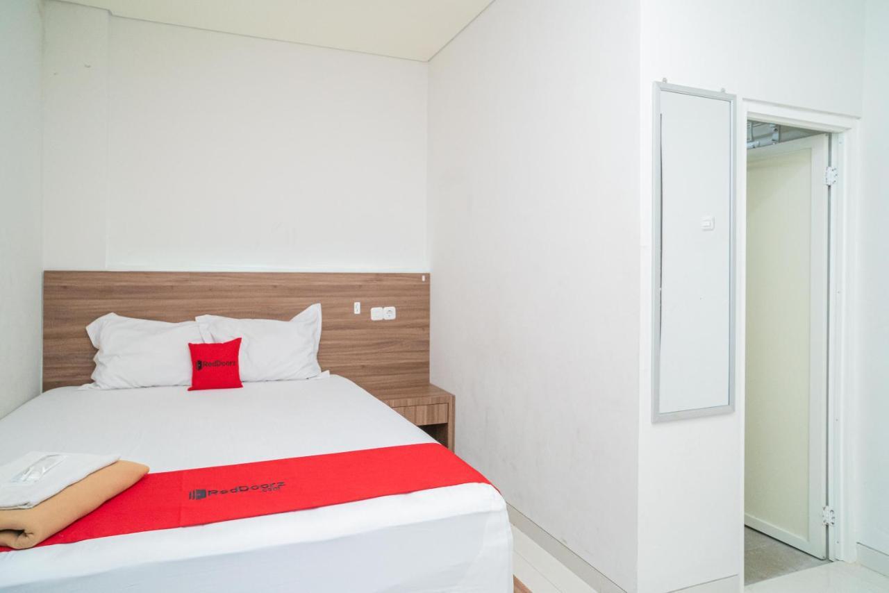 Reddoorz Plus @ Jalan Pemuda Timur Bojonegoro Exterior foto